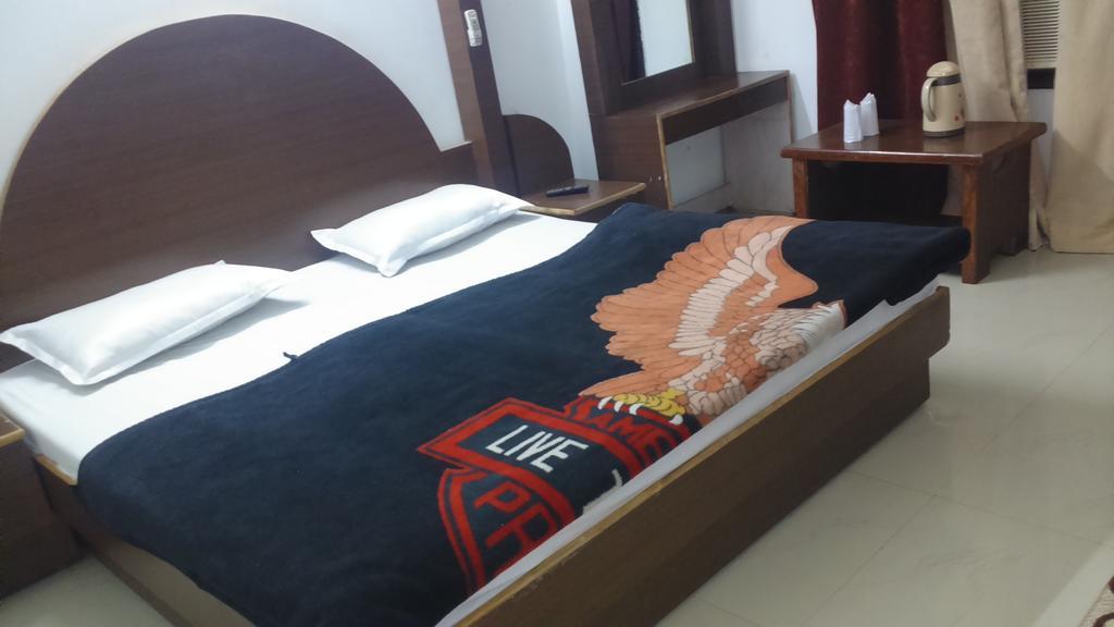 Hotel Katra Residency ภายนอก รูปภาพ