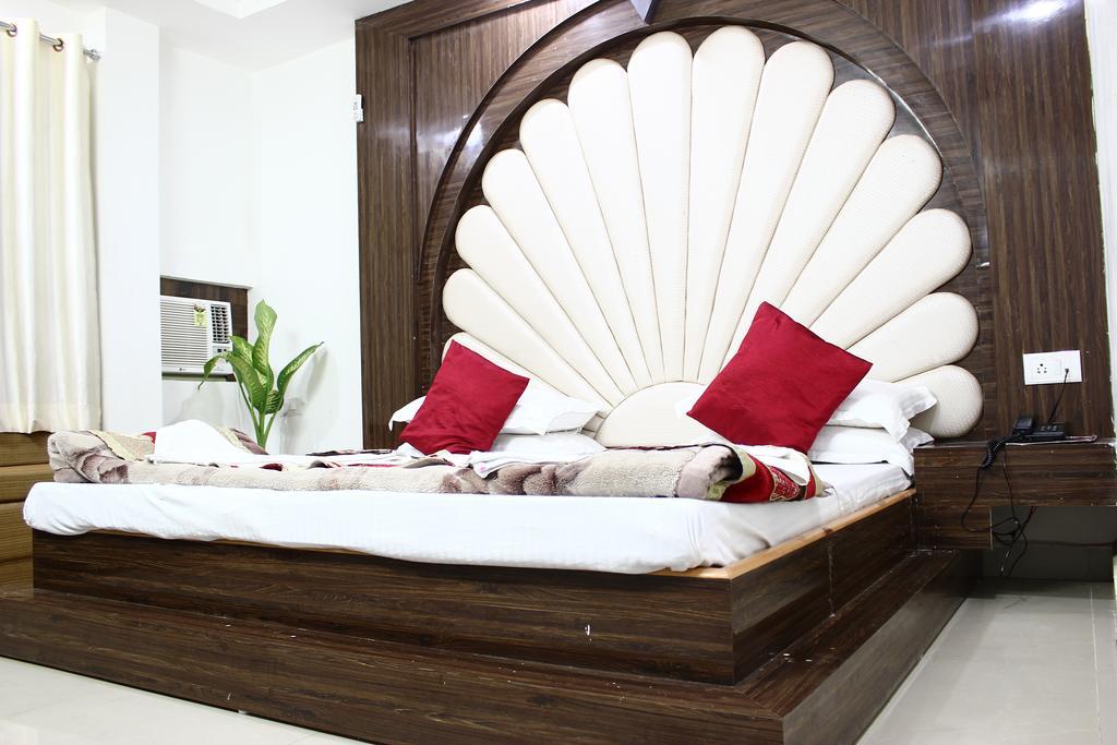 Hotel Katra Residency ภายนอก รูปภาพ