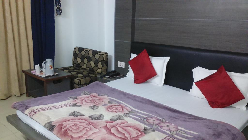 Hotel Katra Residency ภายนอก รูปภาพ