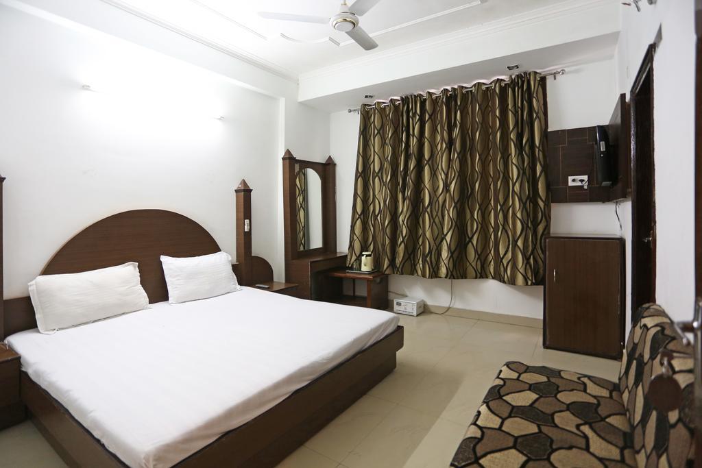 Hotel Katra Residency ภายนอก รูปภาพ