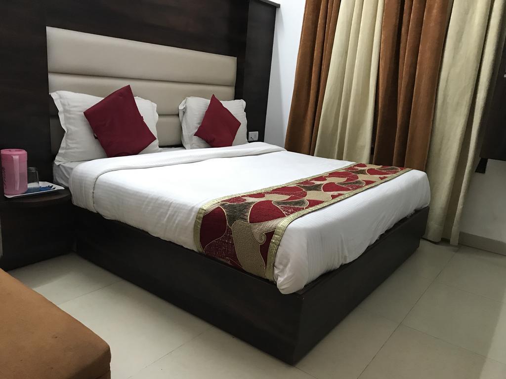 Hotel Katra Residency ภายนอก รูปภาพ