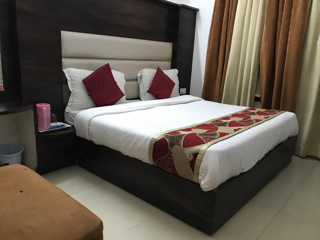 Hotel Katra Residency ภายนอก รูปภาพ